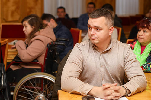 Круглий стіл "Право на працю для всіх" Круглий стіл "Право на працю для всіх"